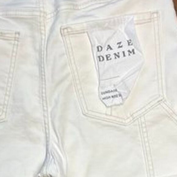 DAZE Denim Sundaze Raw Hem High-Rise Straight Crop Jeans Swan White 27 NWOT - Picture 7 of 13